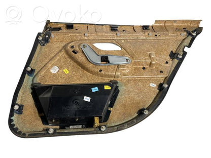 Apšuvums aizmugurējām durvīm