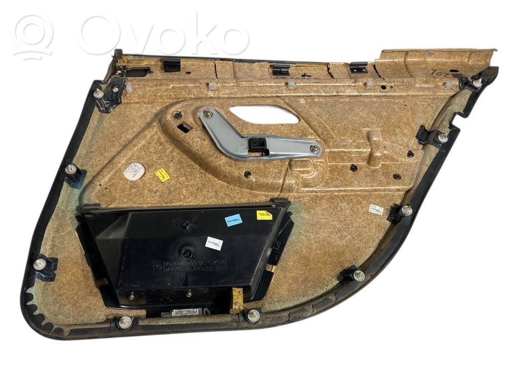 Apšuvums aizmugurējām durvīm