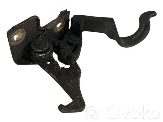 Dzinēja pārsega attaisīšanas rokturītis