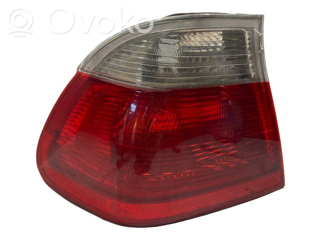 Aizmugurējais lukturis virsbūvē