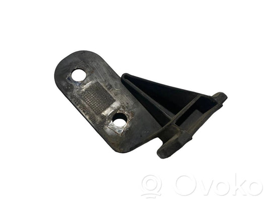 Priekšpusē bampera turētājs