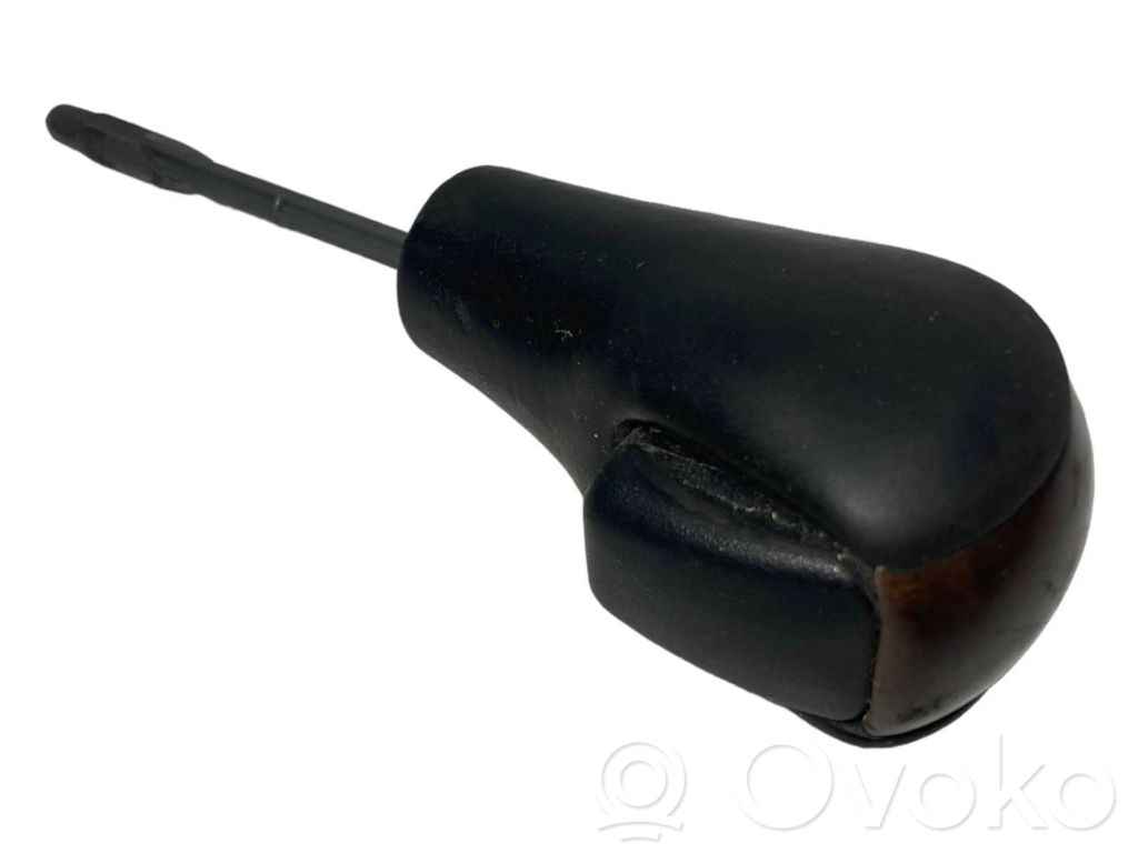 Ātrumu pārslēgšanas sviras dekoratīvā apdare (āda, uzgalis)