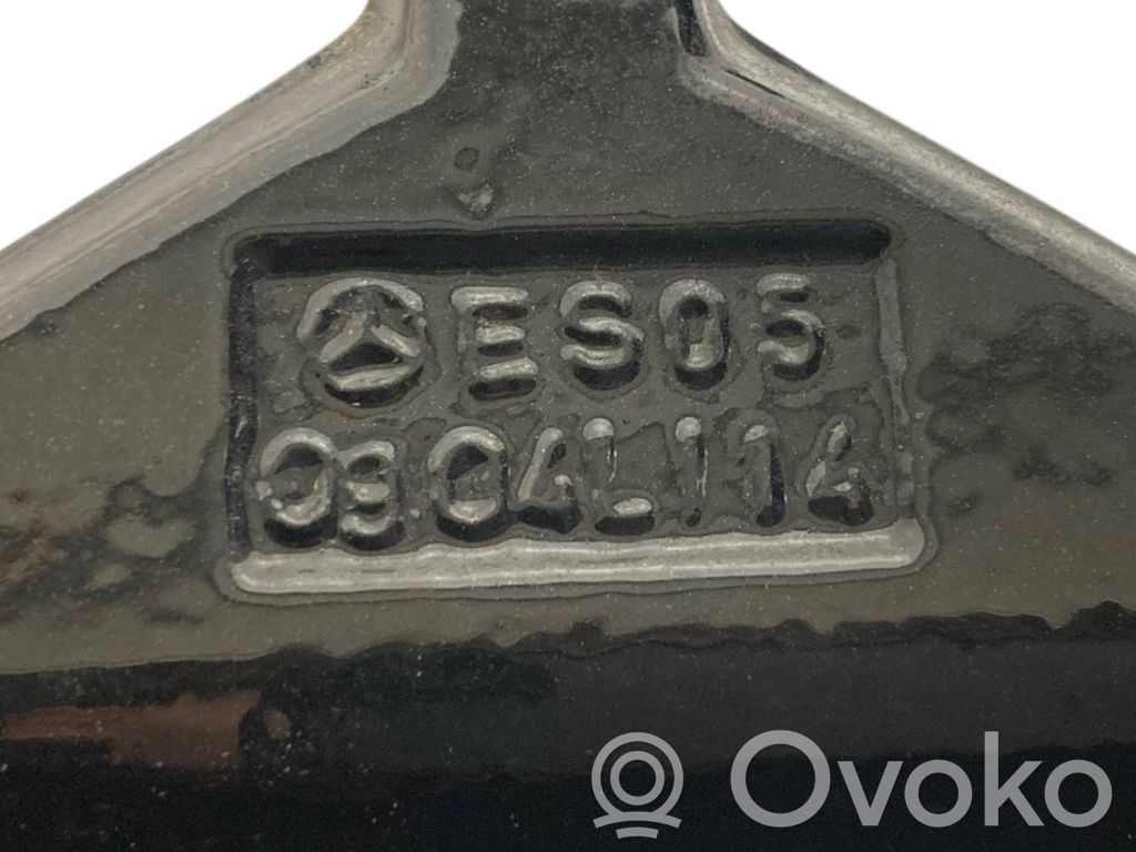 Aizmugurē apakšējā vira (eņģe)