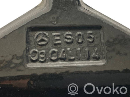 Aizmugurē apakšējā vira (eņģe)