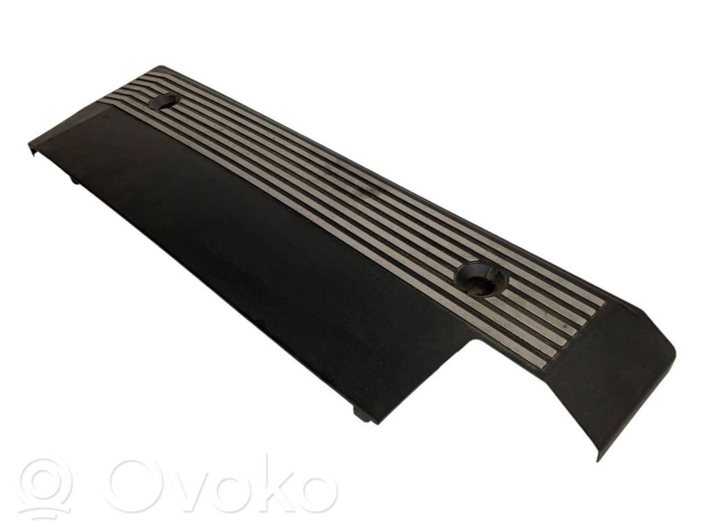 Dzinēja pārsegs (dekoratīva apdare)