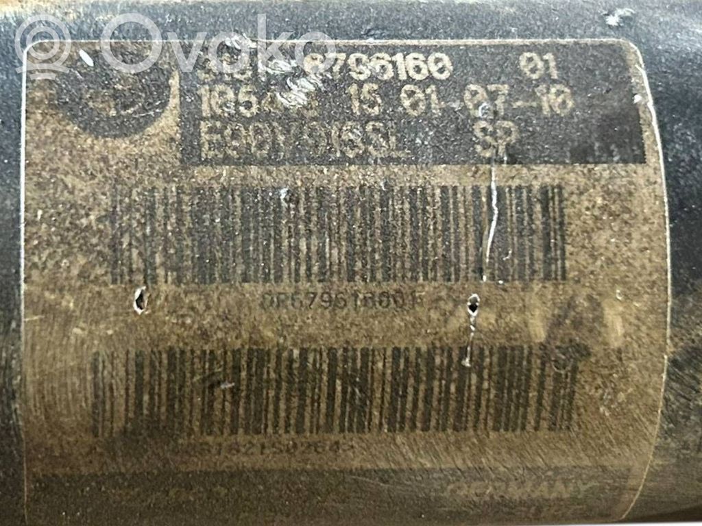 Priekšpusē amortizators ar atsperi