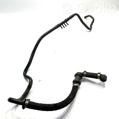 Caurulīte (-es) / šļūtene (-es)