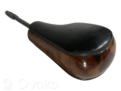 Ātrumu pārslēgšanas sviras dekoratīvā apdare (āda, uzgalis)