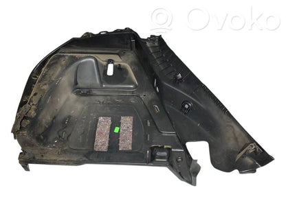 Bagāžnieka sānu apakšējās apdares panelis