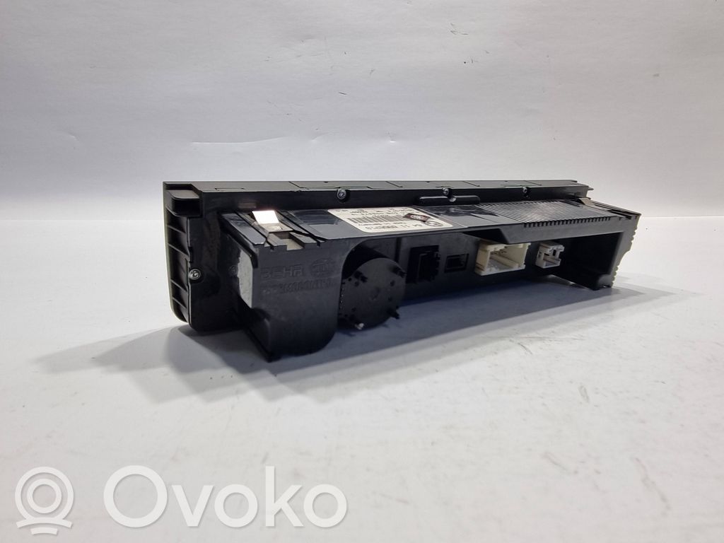 Gaisa kondicioniera / klimata kontroles / salona apsildes vadības bloks (salonā)