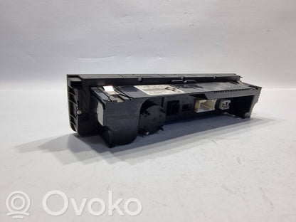 Gaisa kondicioniera / klimata kontroles / salona apsildes vadības bloks (salonā)