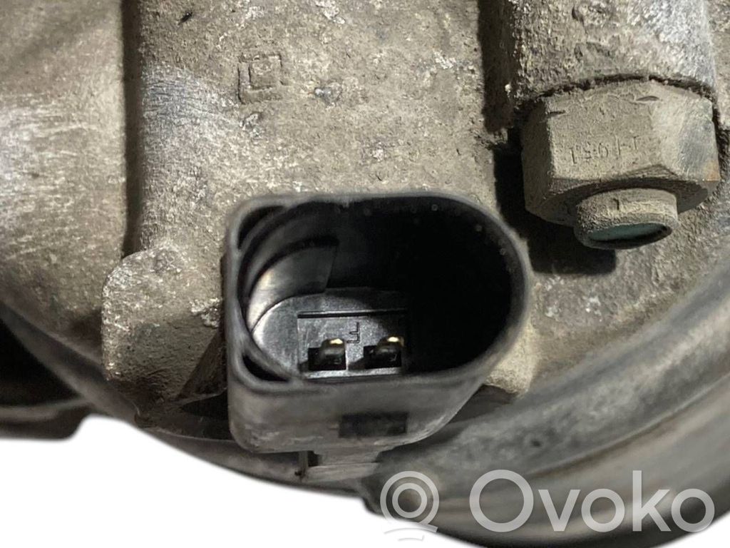 Air conditioner compressor (pump)