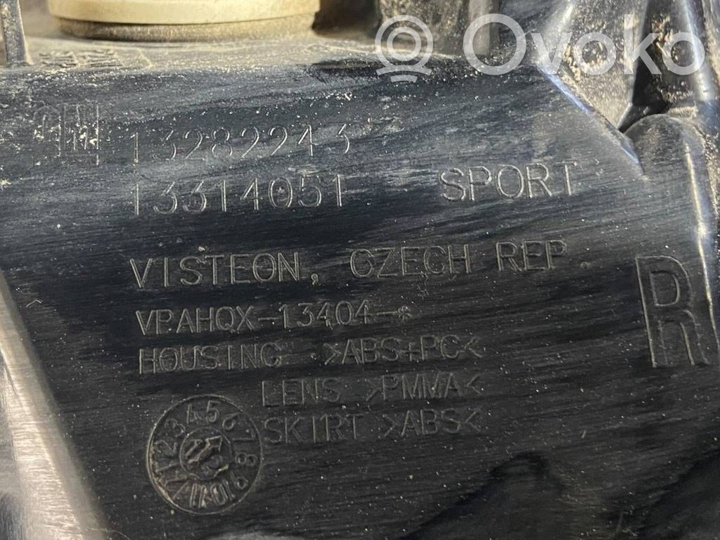 Aizmugurējais lukturis virsbūvē