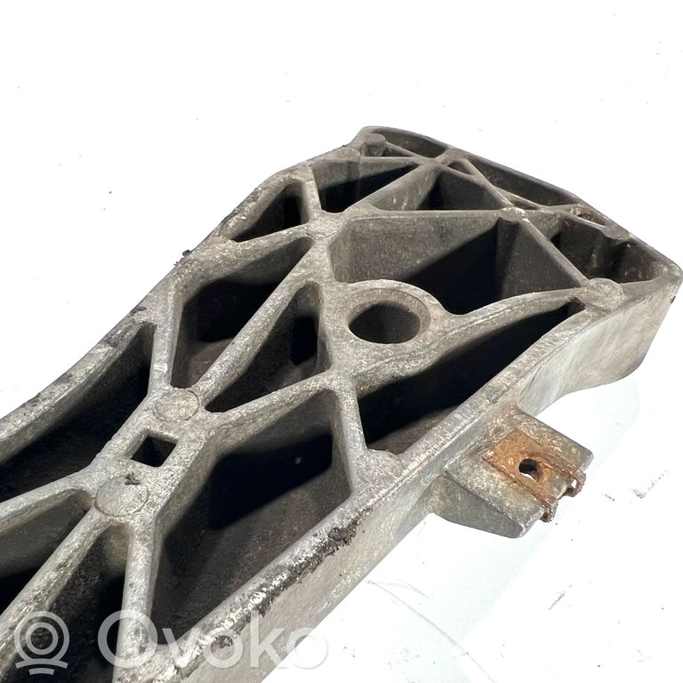 Pārnesumkārbas stiprinājuma kronšteins