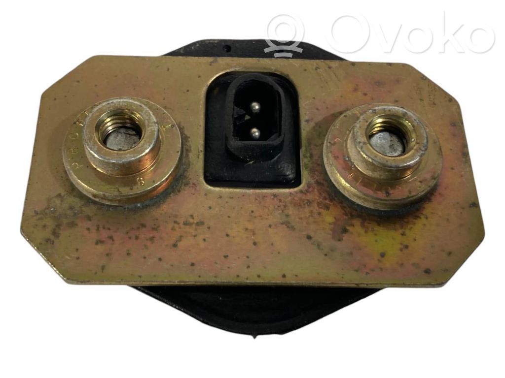 Aizmugurē slēdzenes cilpa