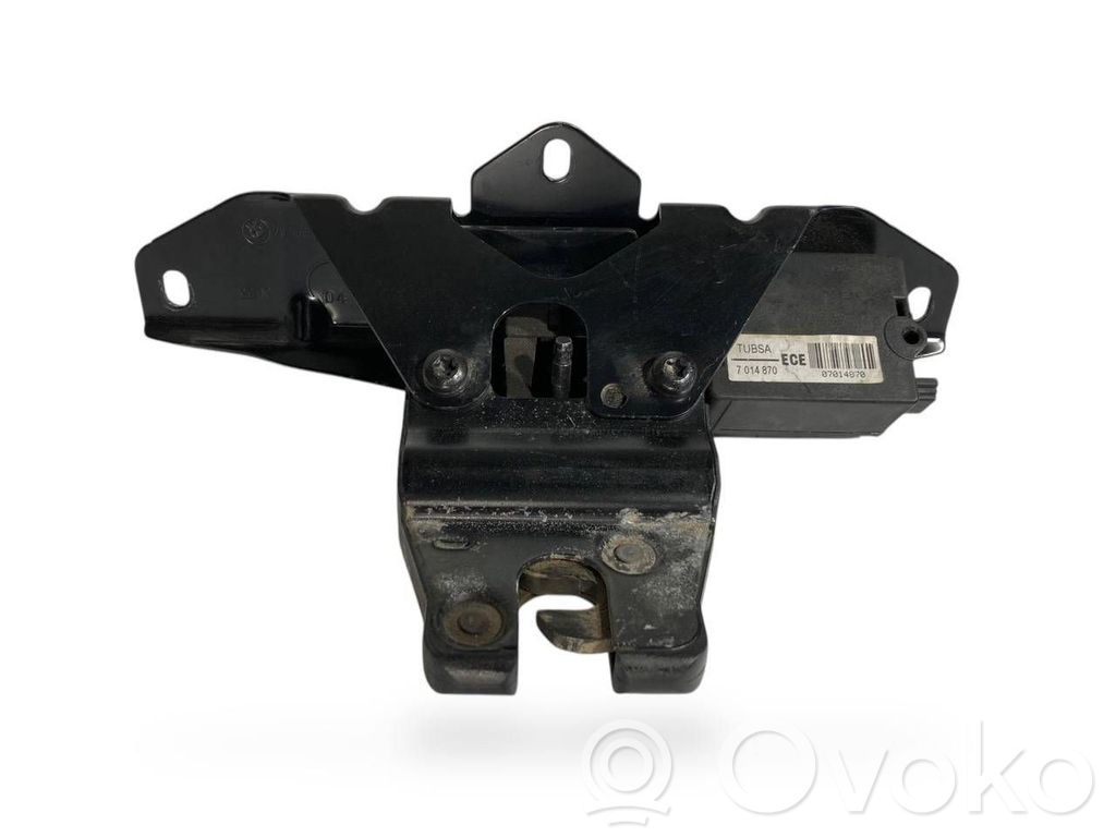 Aizmugurējā pārsega slēdzene