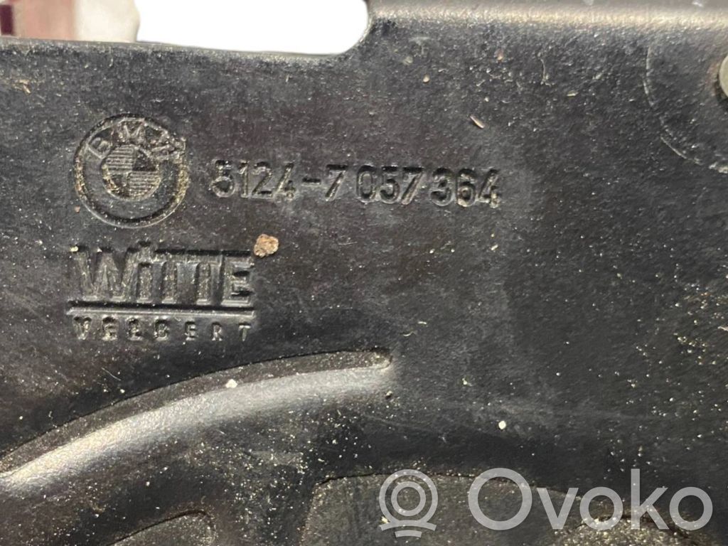 Aizmugurējā pārsega slēdzene