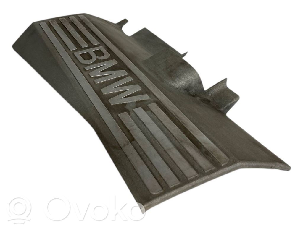 Dzinēja pārsegs (dekoratīva apdare)