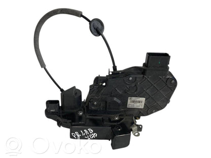 Priekšpusē slēdzene