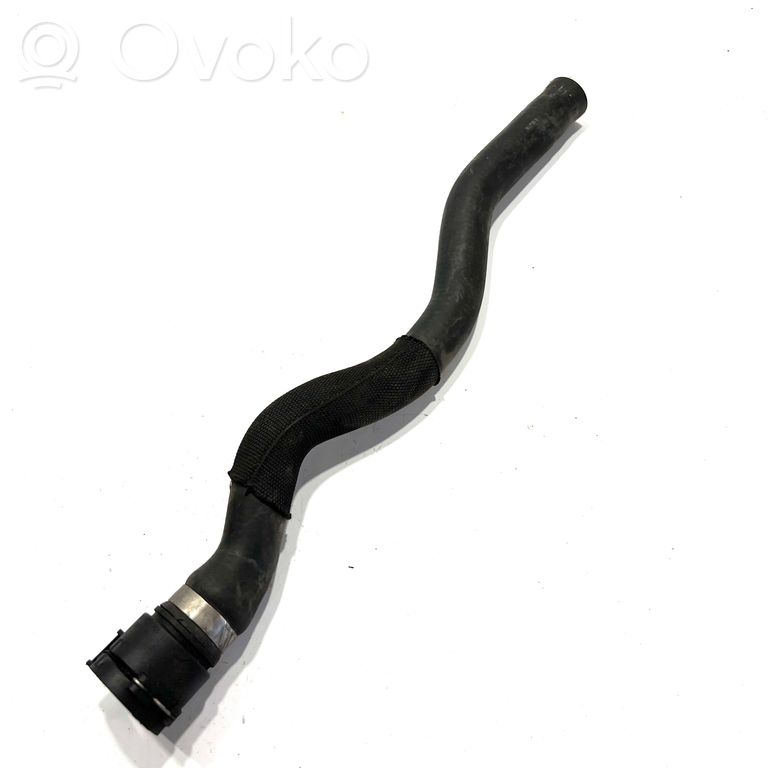 Caurulīte (-es) / šļūtene (-es)