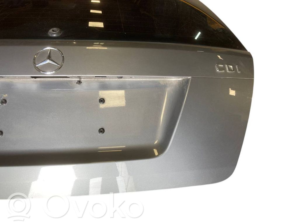 Задняя крышка (багажник)