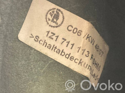 Ātrumu pārslēgšanas sviras dekoratīvā apdare (āda, uzgalis)