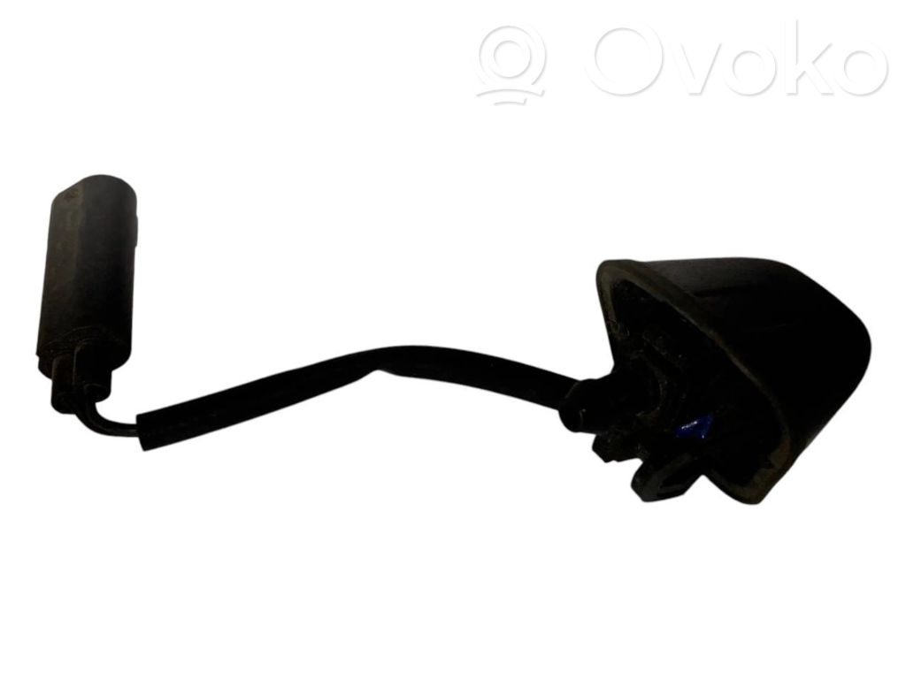 Mazgāšanas šķidruma smidzinātājs (-i) priekšējam logam