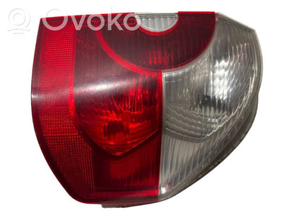 Aizmugurējais lukturis virsbūvē