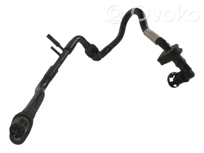 Caurulīte (-es) / šļūtene (-es)