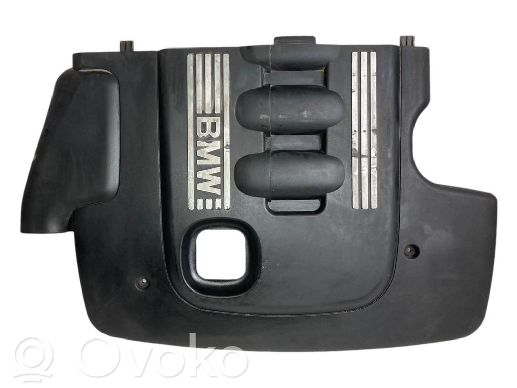 Dzinēja pārsegs (dekoratīva apdare)