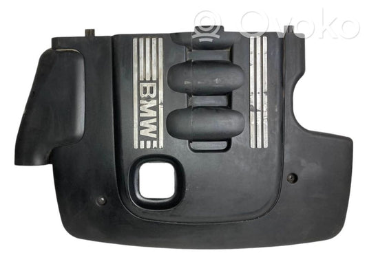 Dzinēja pārsegs (dekoratīva apdare)