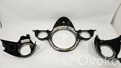 Paneļa dekoratīvās apdares vairogs (centrālais)