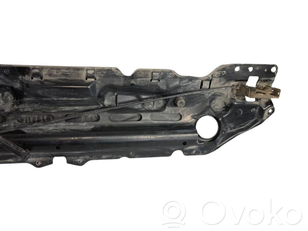 Верхняя часть панели радиатора (телевизор)