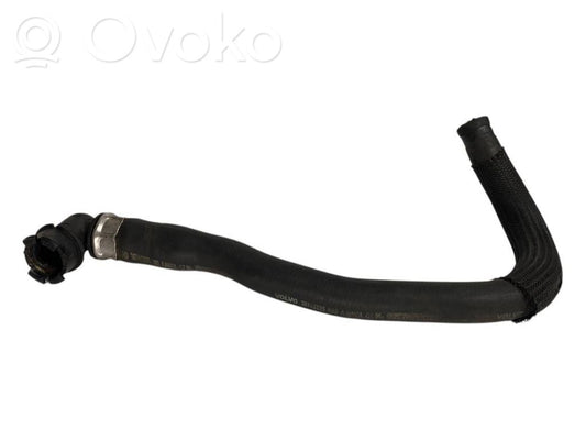 Caurulīte (-es) / šļūtene (-es)