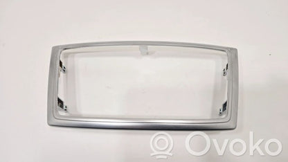 Radiouztvērēja / navigācija dekoratīvā apdare