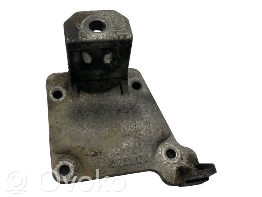 Dzinēja nostiprināšanas stiprinājums-kronšteins