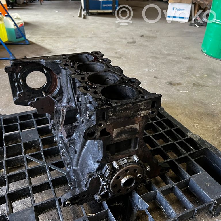 Блокировать