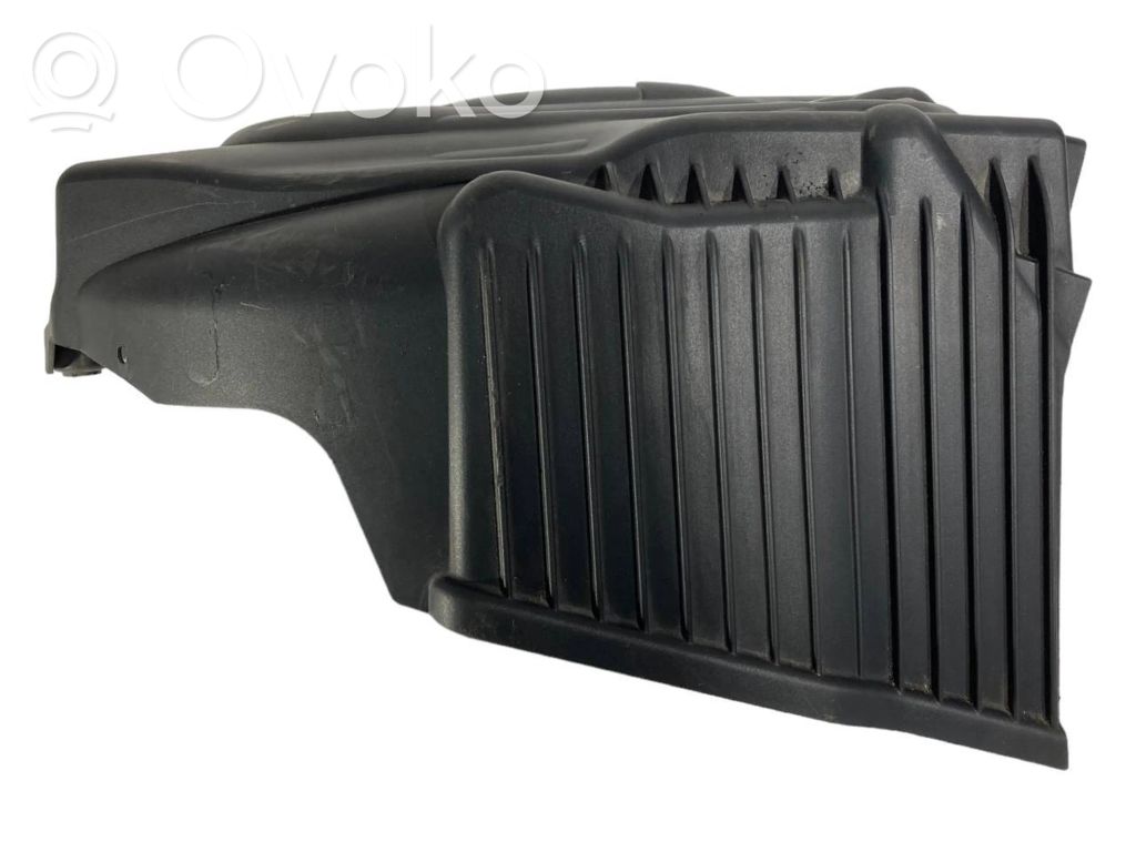 Dzinēja pārsegs (dekoratīva apdare)