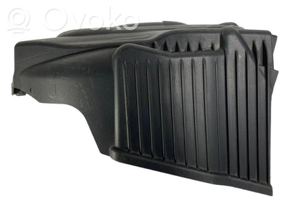 Dzinēja pārsegs (dekoratīva apdare)