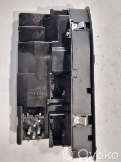 Window lift control switch(es)