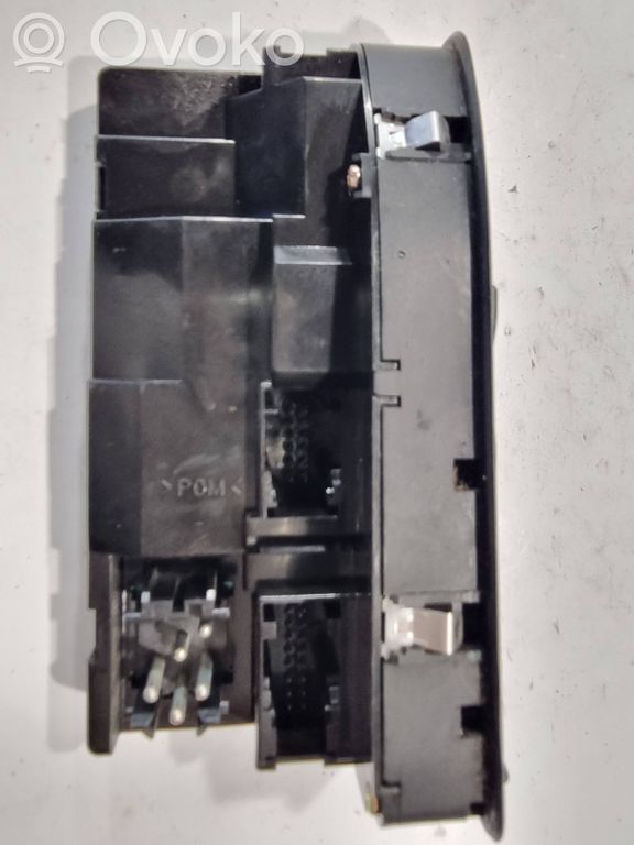 Window lift control switch(es)