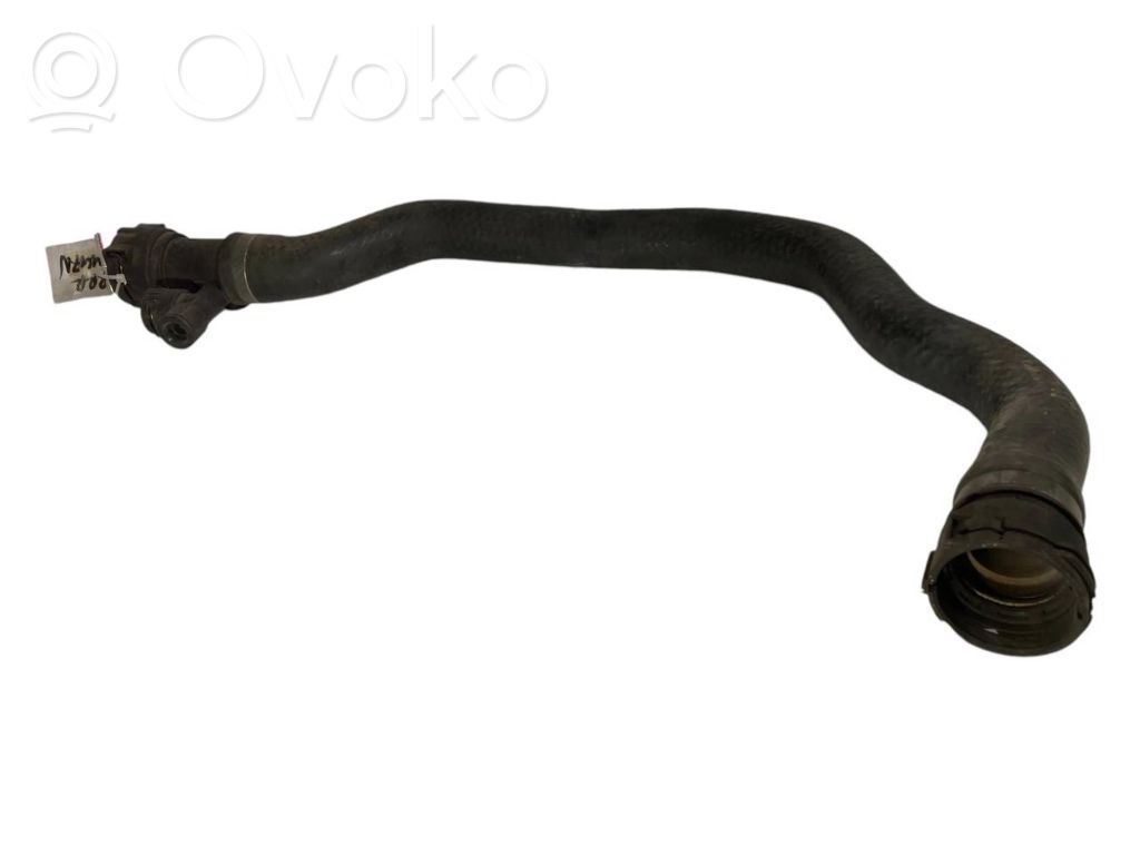 Caurulīte (-es) / šļūtene (-es)