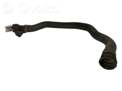 Caurulīte (-es) / šļūtene (-es)