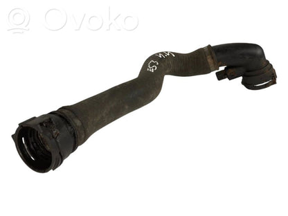 Caurulīte (-es) / šļūtene (-es)