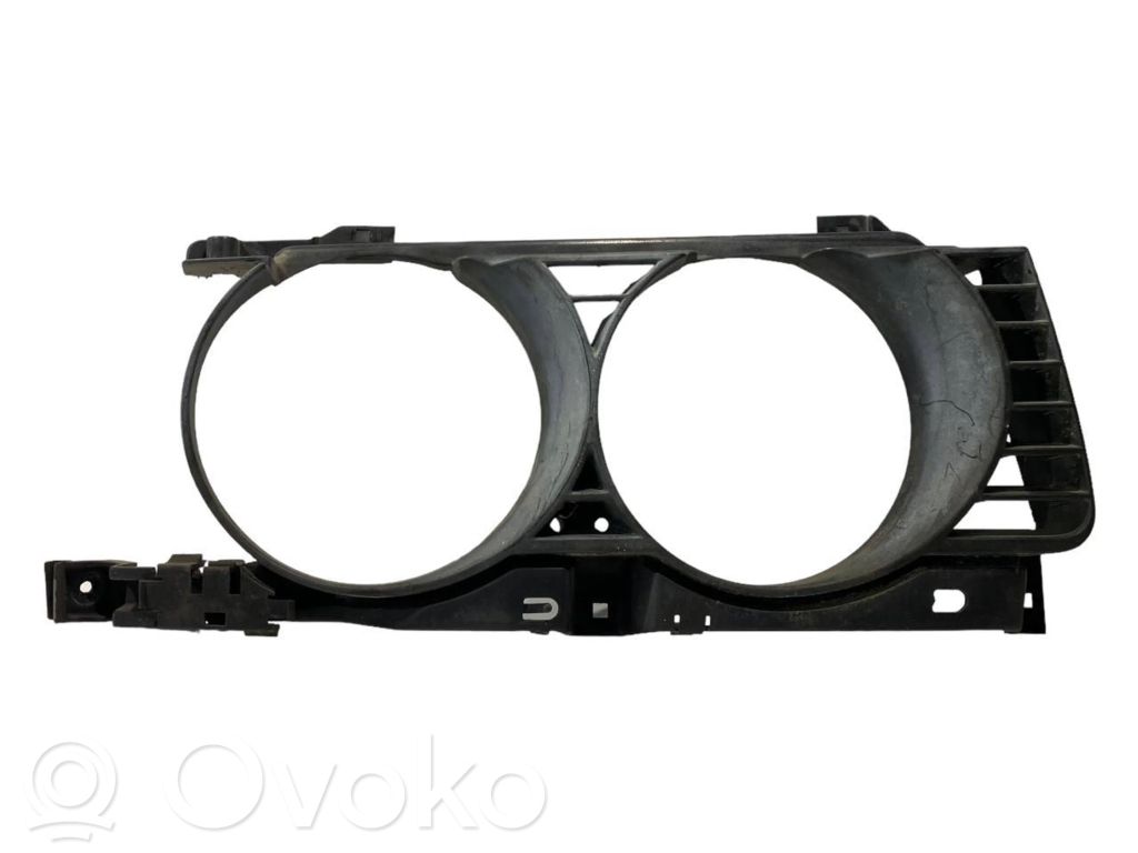 Priekšējā luktura detaļa