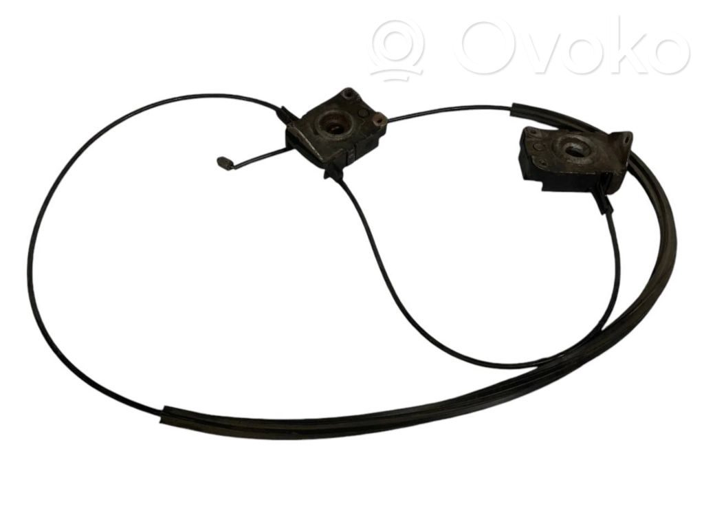 Dzinēja pārsega slēdzene