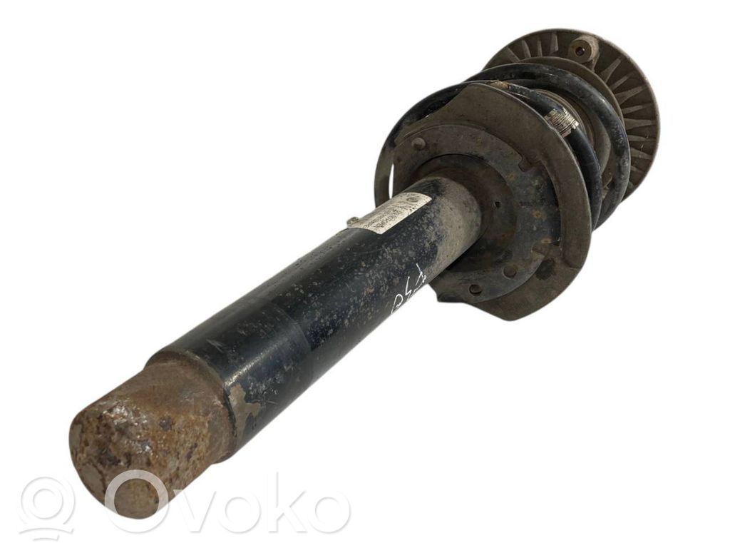 Priekšpusē amortizators ar atsperi