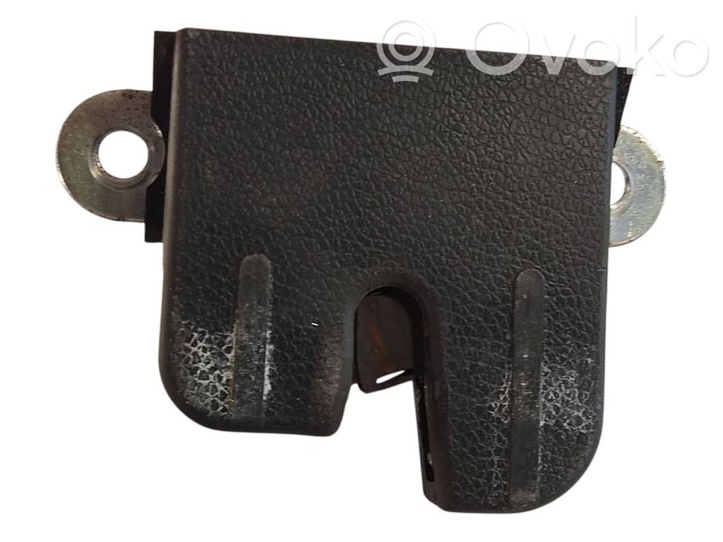 Aizmugurējā pārsega slēdzene