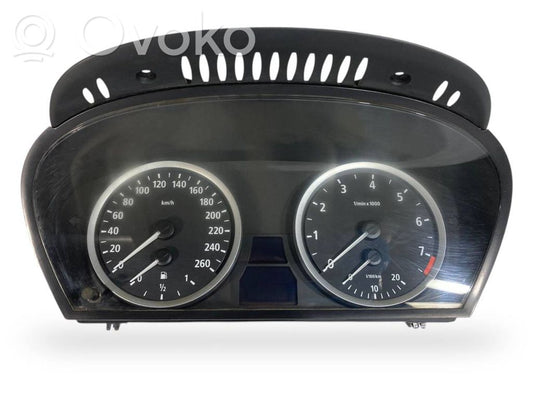 Speedometer (in the instrument panel)