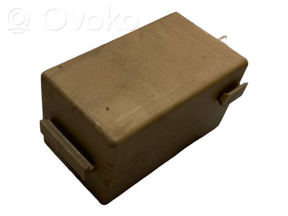 Logu tīrītāju relejs